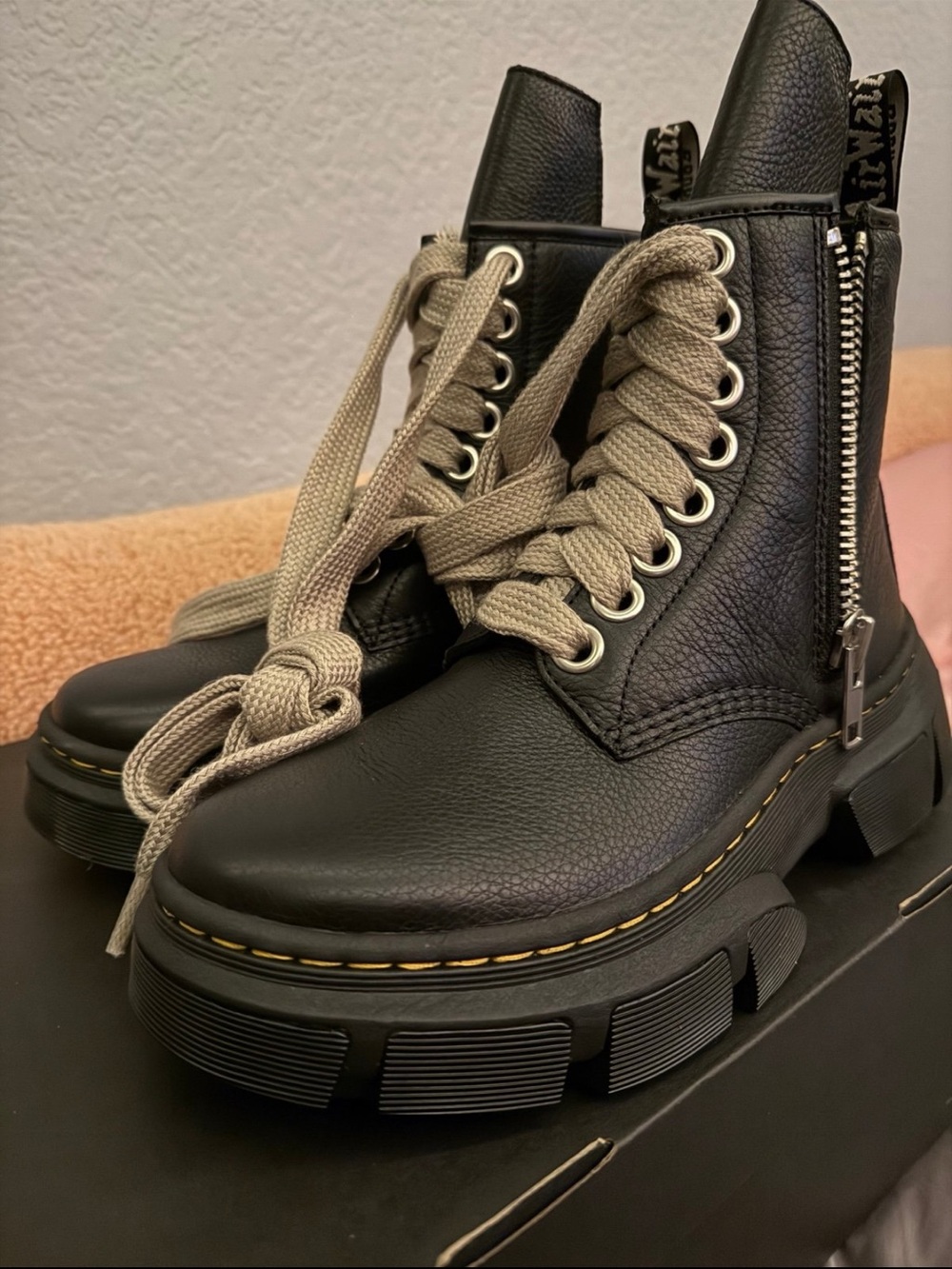 NWT 
Dr. Martens x Rick Owens 1460 DMXL Jumbo Lace Boots 'Black Beige' UK7/US9